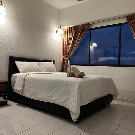 Beach Resort Home Stay Sri Sayang Apartment Batu Ferringhi 2Bedroom Exterior photo