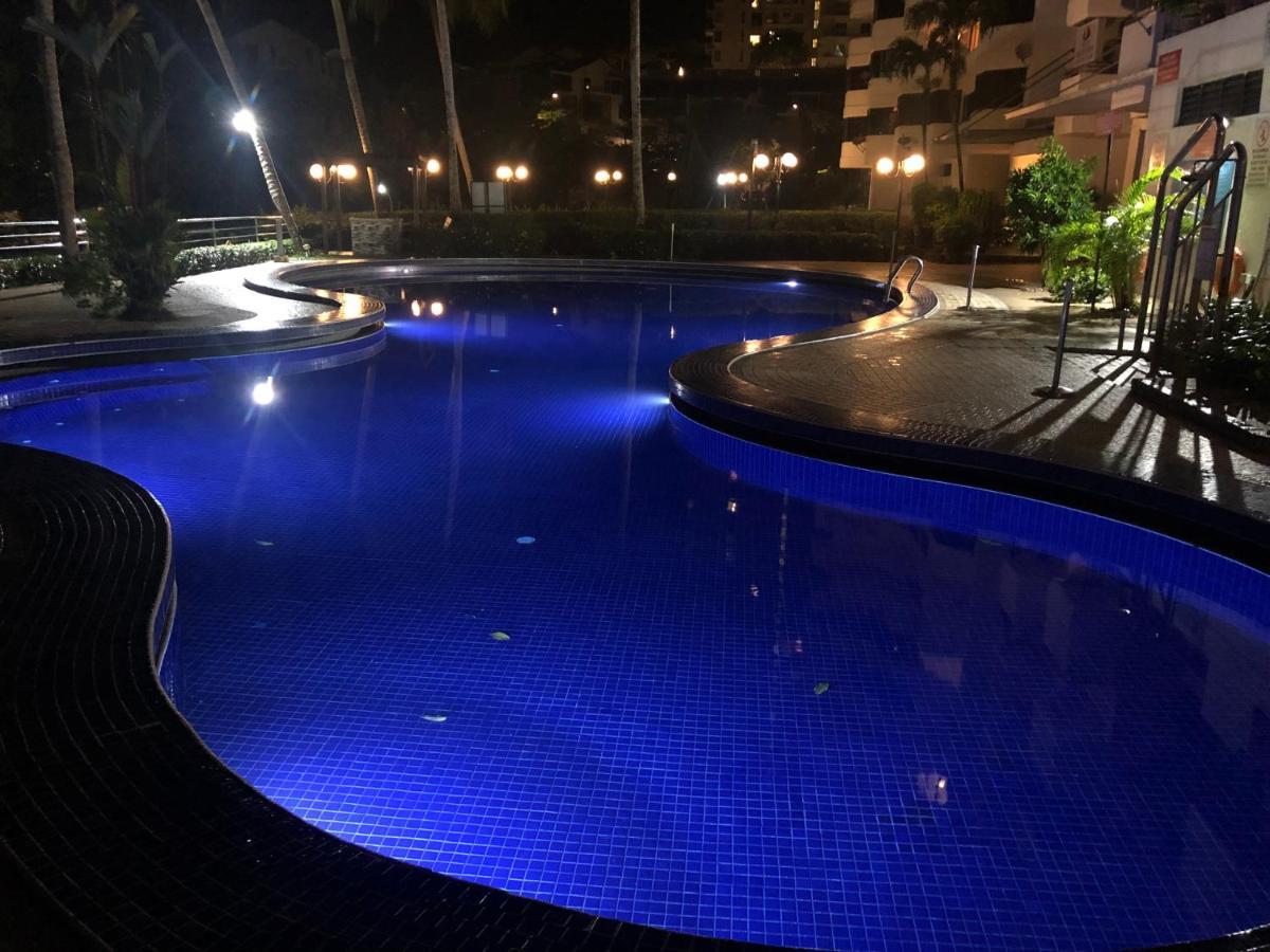 Beach Resort Home Stay Sri Sayang Apartment Batu Ferringhi 2Bedroom Exterior photo