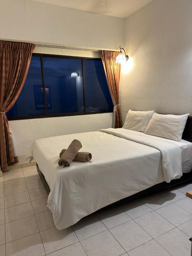 Beach Resort Home Stay Sri Sayang Apartment Batu Ferringhi 2Bedroom Exterior photo