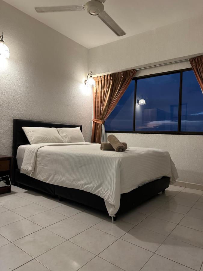 Beach Resort Home Stay Sri Sayang Apartment Batu Ferringhi 2Bedroom Exterior photo